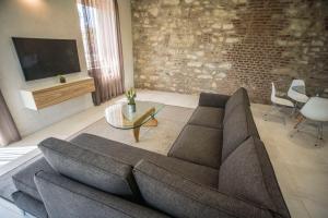 Televízia a/alebo spoločenská miestnosť v ubytovaní Relais Madergnago