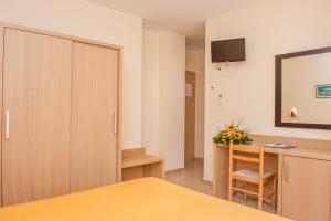 Postel nebo postele na pokoji v ubytování Hotel Cristalda
