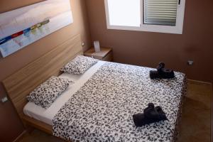 A bed or beds in a room at Beautiful Ocean View Apartment