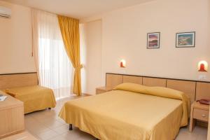 Postel nebo postele na pokoji v ubytování Hotel Cristalda