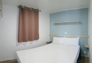 Säng eller sängar i ett rum på Camping Coll Vert