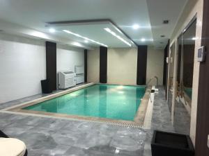 Astor Hotel & Spa内部或周边的泳池