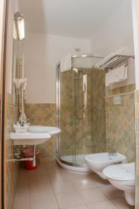 Koupelna v ubytování Hotel Cristalda