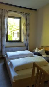 Ένα ή περισσότερα κρεβάτια σε δωμάτιο στο Pension Waldfrieden