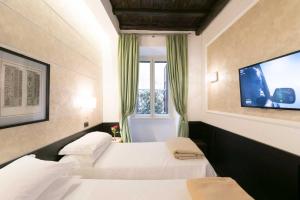 A bed or beds in a room at DK Suites Még 11 kép