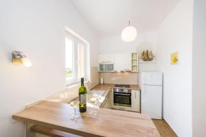 Kuchyň nebo kuchyňský kout v ubytování Apartment Alex