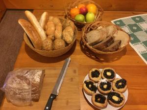 Jedlo v penzióne alebo blízkom okolí