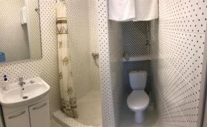 A bathroom at Complex Svitanok