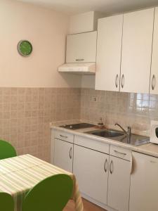 Kuchyňa alebo kuchynka v ubytovaní Apartment Filipas