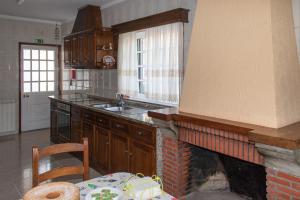 Kuchyň nebo kuchyňský kout v ubytování Casa de Vilarinho
