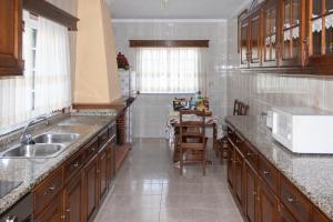 Kuchyň nebo kuchyňský kout v ubytování Casa de Vilarinho