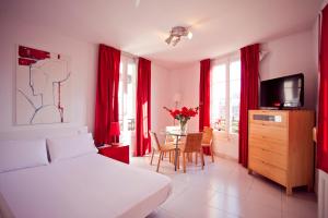 TV a/nebo společenská místnost v ubytování Ramblas Apartments + 31 fotografií
