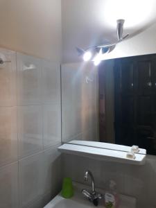 Een badkamer bij Vasiliki Studios