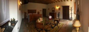 a living room with a couch and a table at B&B Al Caseificio in Barghe