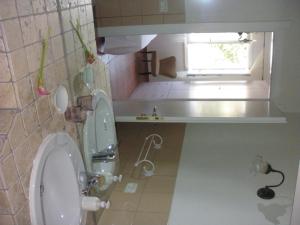 a bathroom with a toilet and a sink and a window at B&B Il Gatto Pescatore in Stintino