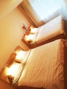 a bedroom with two beds and a window at Couple getaway to a freshly renovated apartment in Pärnu