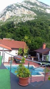 バイレ・ヘルクラネにあるPensiunea La Dolce Vitaのギャラリーの写真 +112枚の写真