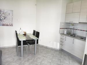 Kuchyňa alebo kuchynka v ubytovaní Villa Panorama Seget