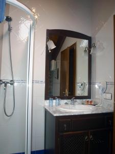 Ένα μπάνιο στο La Llobera Apartamentos +48 φωτογραφίες