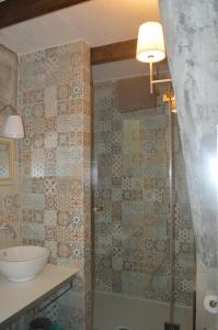 Łazienka w obiekcie Petros Room Camere