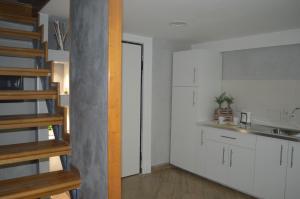 Kuchnia lub aneks kuchenny w obiekcie Petros Room Camere