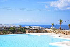 Bazén v ubytování Cavo Blue Villas nebo v jeho okolí