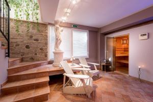 A seating area at Hotel Sole Mio