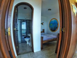 Um banheiro em Morro Beach Hotel