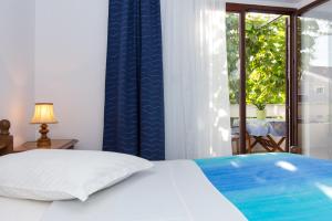 a bedroom with a bed and a window at Guesthouse Nihada in Punat