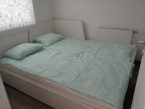 Postel nebo postele na pokoji v ubytování Green Garden Plus Apartman