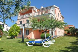 Κήπος έξω από το Apartments Rosa