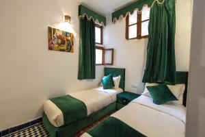 Postel nebo postele na pokoji v ubytování Riad Dar Bab Guissa