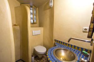 Koupelna v ubytování Riad Dar Bab Guissa