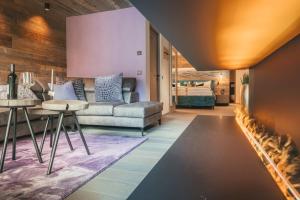 A seating area at Chalet SALENA luxury lodge