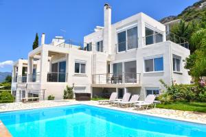 Bazén v ubytovaní Verga Villas Resort alebo v jeho blízkosti