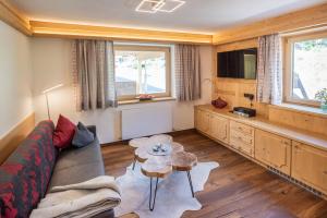 Telewizja i/lub zestaw kina domowego w obiekcie Viktoria Lodges