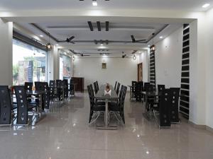 Khu vực hỗ trợ khách đi công tác/phòng hội thảo tại Hotel KSS Inn