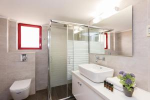 Et badeværelse på La Vita Moderna + 14 billeder