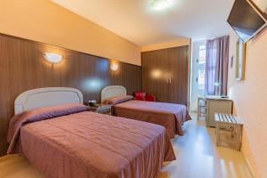 Postel nebo postele na pokoji v ubytování Hotel Monreal Jumilla