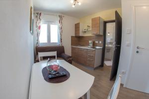 Foto dalla galleria di Apartments Mojeljeto a Fažana