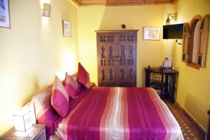 Ένα ή περισσότερα κρεβάτια σε δωμάτιο στο Riad Dar Zouhour