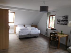 Ein Bett oder Betten in einem Zimmer der Unterkunft Inn Landgasthof "Zur Gemütlichkeit"
