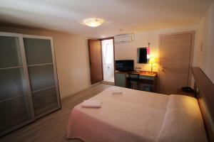 Voodi või voodid majutusasutuse Hotel Rex toas