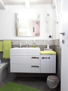 A bathroom at Residenza Borgo Antico