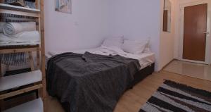 A bed or beds in a room at Cherry Garden1 Apartments