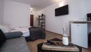 A bed or beds in a room at Cherry Garden1 Apartments