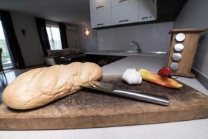 A kitchen or kitchenette at Cherry Garden1 Apartments