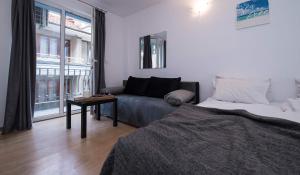 A bed or beds in a room at Cherry Garden1 Apartments