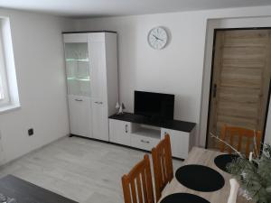 TV a/nebo společenská místnost v ubytování Vila Marianna