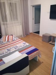 a small bedroom with a bed and a window at Vila Emy Constanta in Constanţa